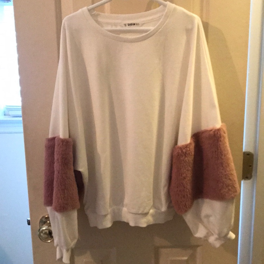 Girls cream sweatshirt